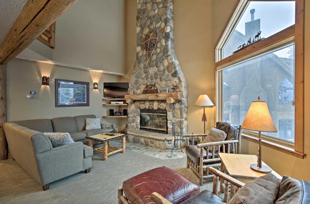 Lutsen Villa | Comfy Lutsen Mountain Villa with Balcony and Grill