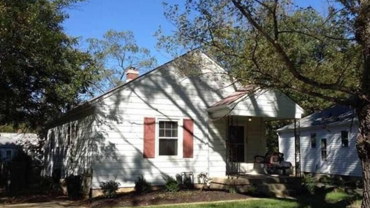 Near Eastside Apartment | Comfy Mini-Apt * Near Downtown * Private Bed/Bath