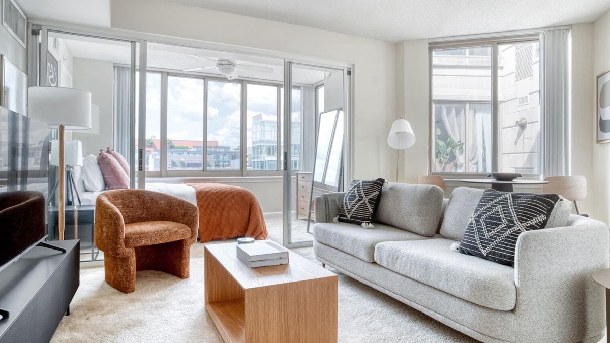 Chinatown Apartment | Comfy Mount Vernon Studio w/Gym, by Blueground