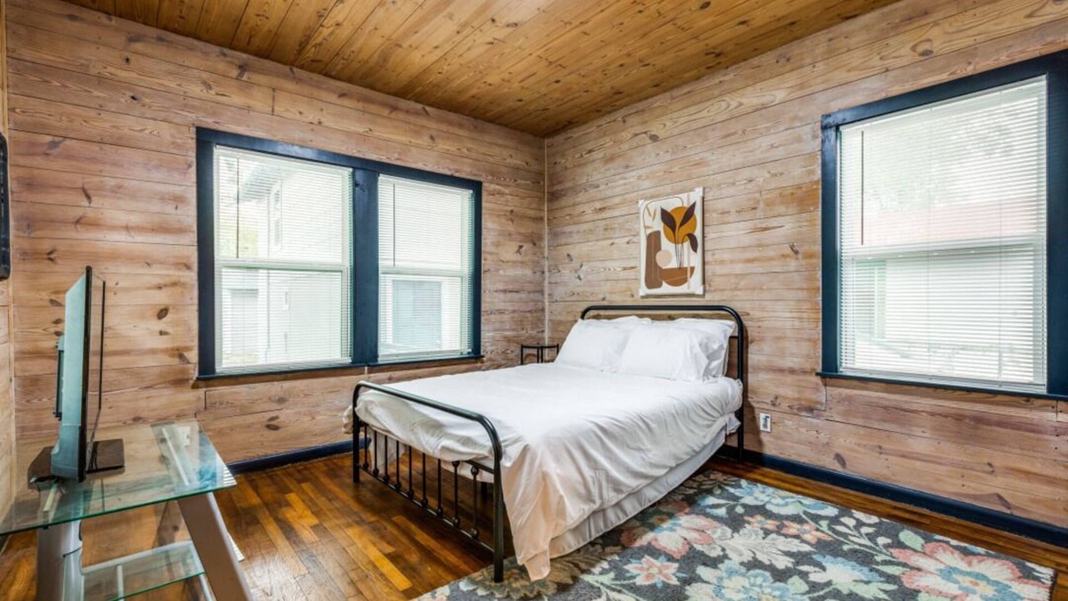 Beacon Hill House | Comfy Private Room w/Bathroom Close to Riverwalk/Attractions