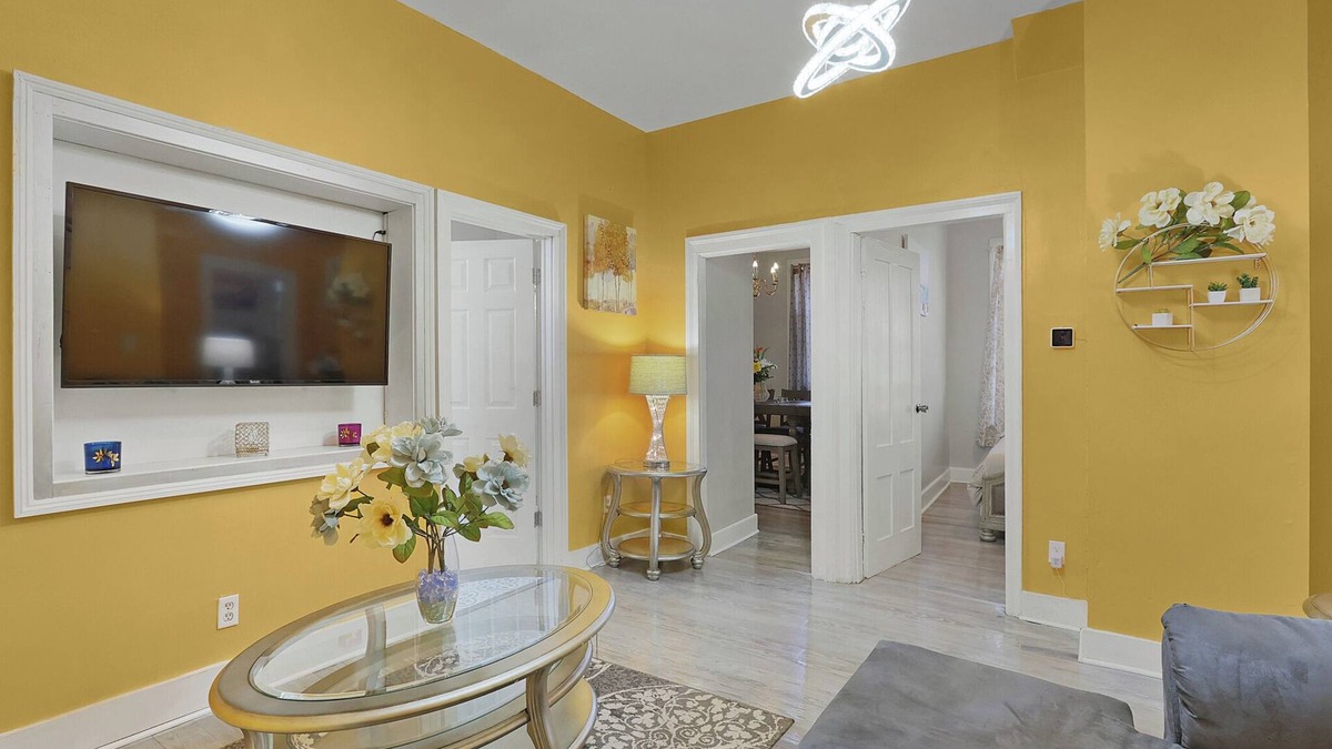 West Haven House | Comfy Seaview 3 bedroom minutes from Yale and the beach
