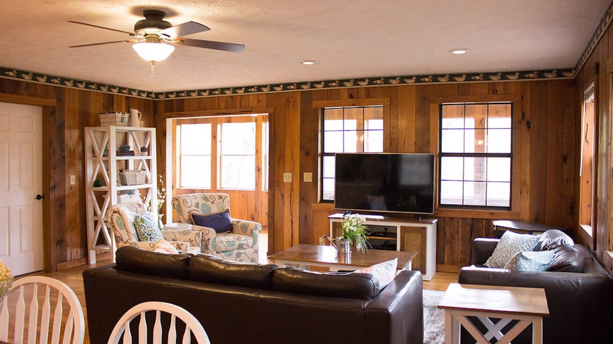 Smithville Cabin | Comfy, Secluded Lake Cabin Retreat