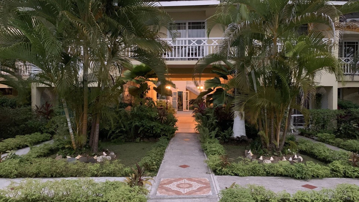 Negril Villa | Comfy Stay in Jamaica -Enjoy 7 Miles of White Sand Beach! by RedAwning