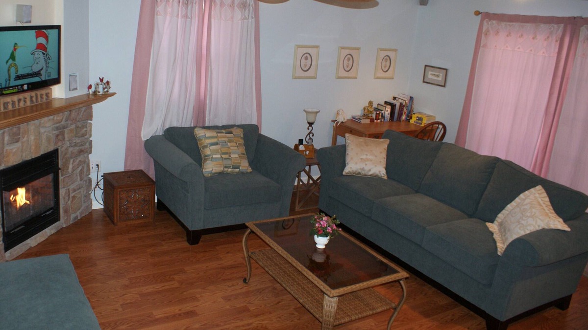 Fertility House | Comfy Townhome nearby Dutch Wonderland, Farms, & Tanger/Rockvale Outlets