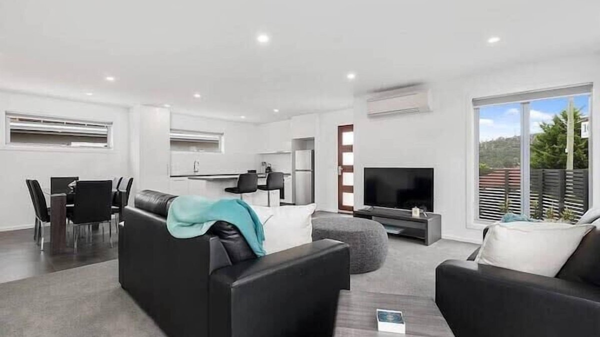 Warrane House | Comfy Villa Near Shops 10min CBD & Airport