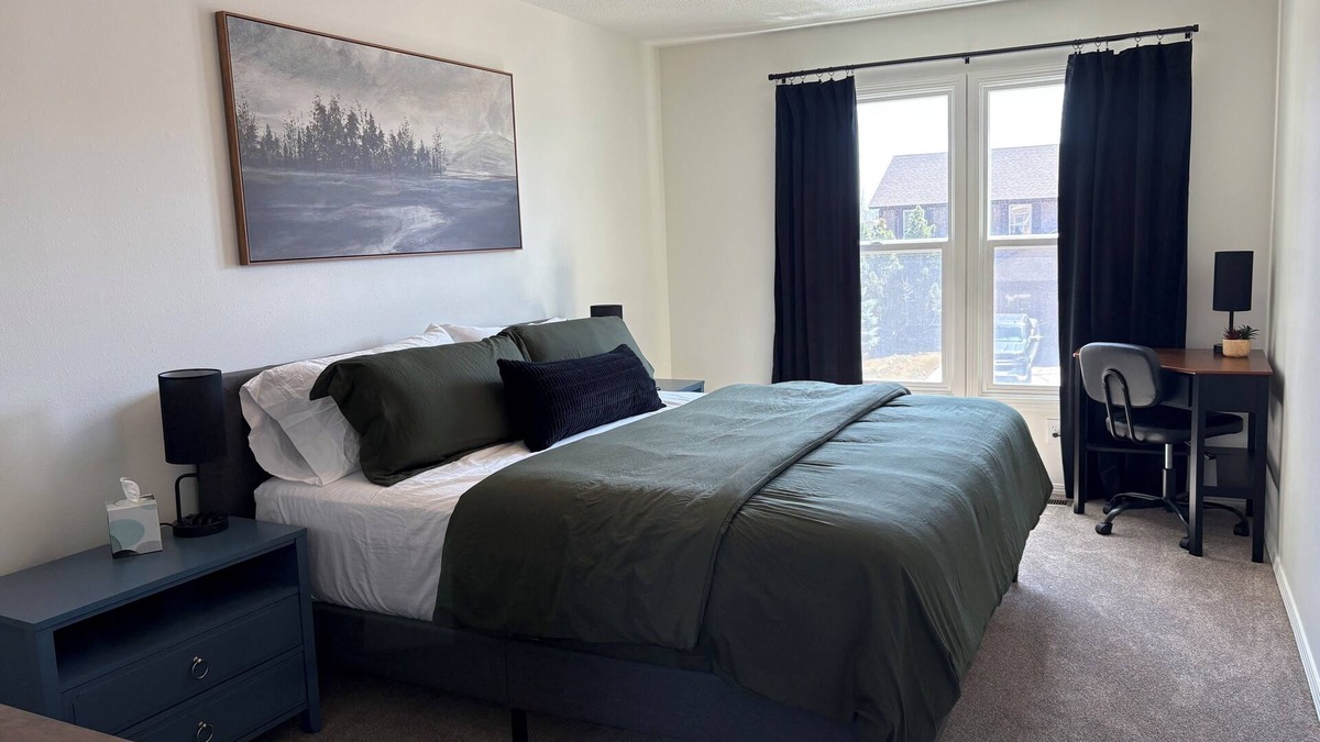 Rock Springs House | Coming for work?! Stay here!