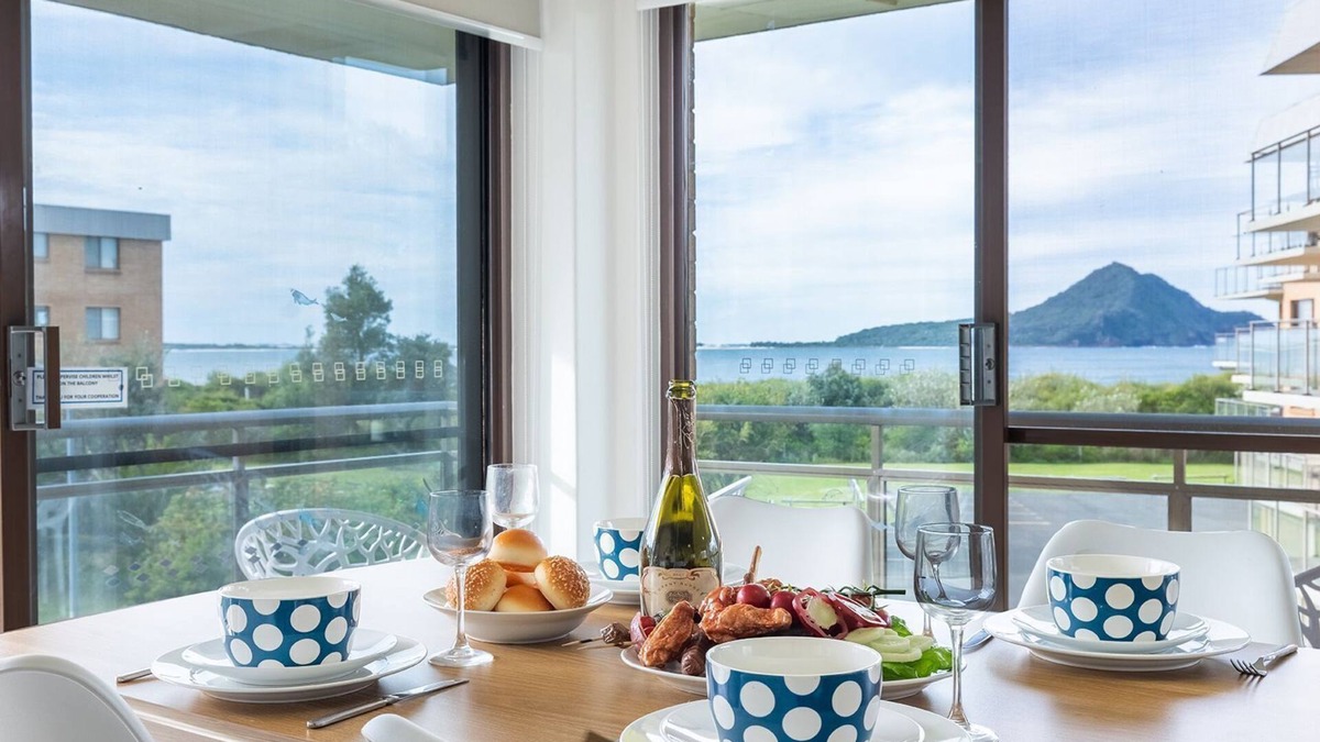Nelson Bay Apartment | Commodore 3, 6 Intrepid Close - the heart of Little Beach