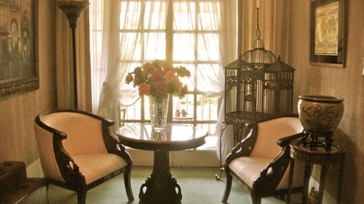 Bainbridge Bed & Breakfast | Commodore Bed & Breakfast / Library Room