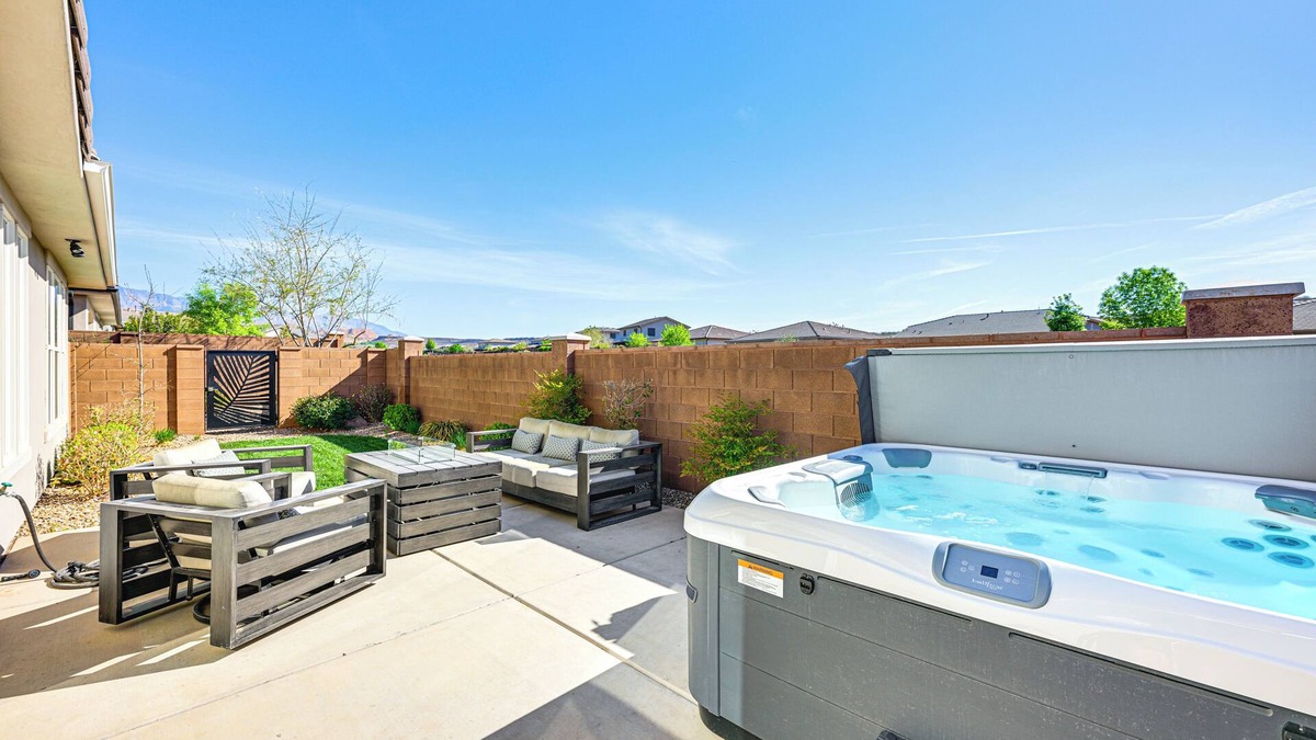 Sienna Hills House | Community Pool & Private Hot Tub: Washington Home!