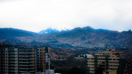 Downtown La Paz Apartment | Comodo amplio con lindas vistas sector embajadas piso alto