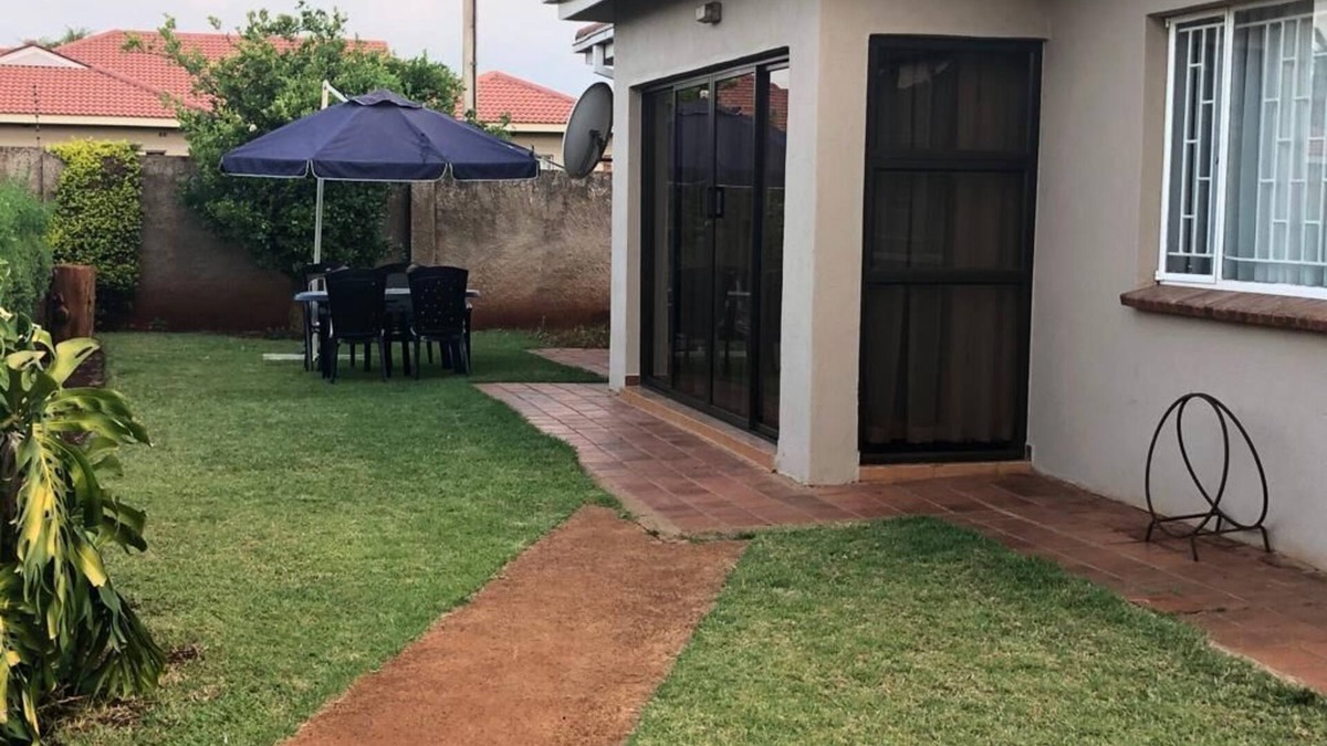 Mazowe Cottage | Compact neat 2 bedroomed cottage with beautiful decor. Home away from home