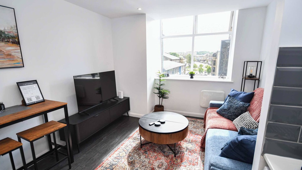 Eastleigh Apartment | Compact & Stylish 1 Bedroom Apartment in Bradford