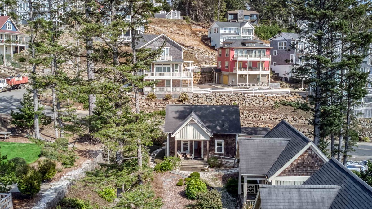 Olivia Beach House | Compact Upscale Living in Sweet Cabin Near Fire-pit and Summer Saltwater Pool!