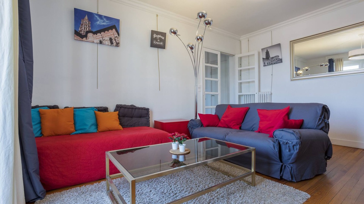 Arnaud Bernard Apartment | Compans airport shuttle congress center
