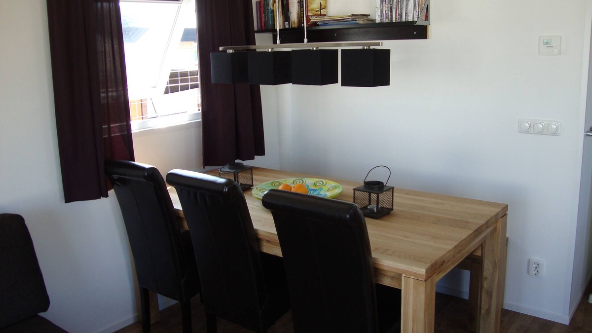 Renesse Ski Chalet | Complete and luxurious 6 person chalet at a holiday park on the coast