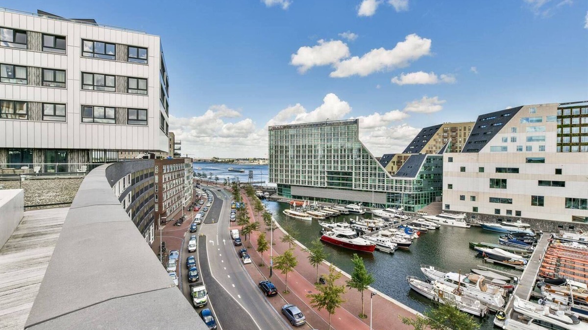 Jordaan Apartment | Complete apartment Loft with a sunrise as well as sunset rooftop terrace!