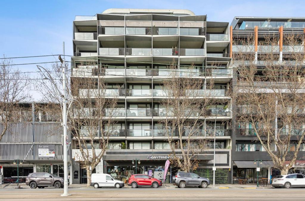 St Kilda Apartment | Complete Host Halo Apartments