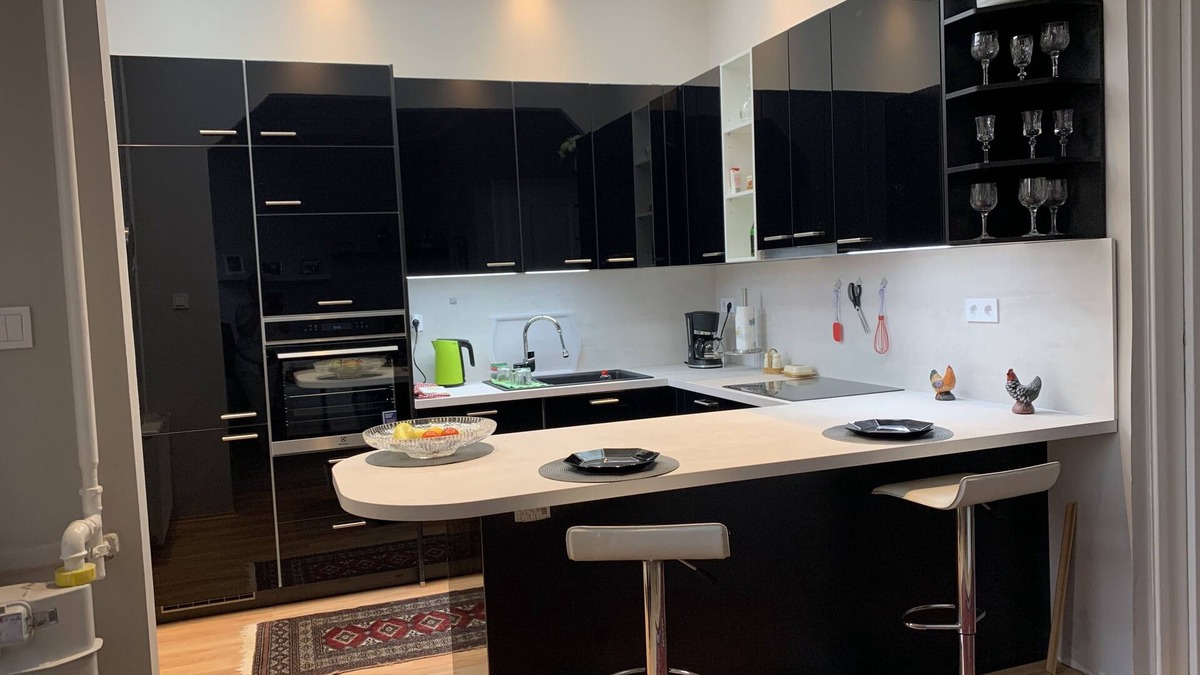 Nepszinhaz negyed Apartment | Completely refurbished, renovated bright apartment!