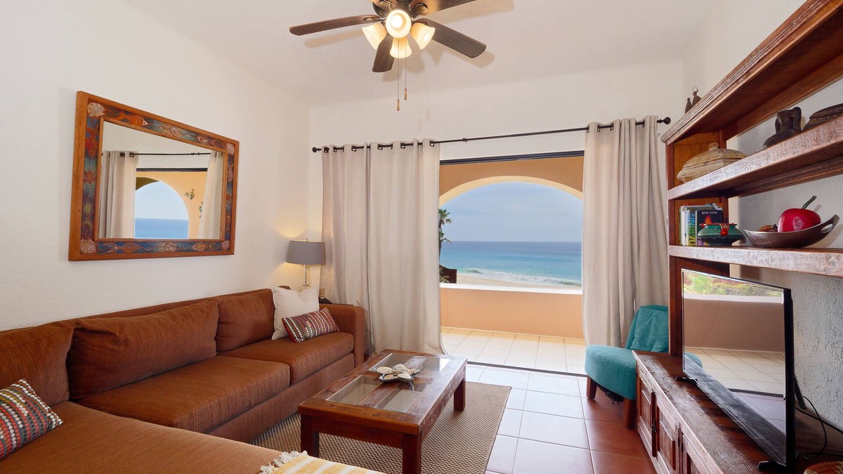 San Jose del Cabo Condo | COMPLETELY REMODELED Stunning Ocean Front Condo!