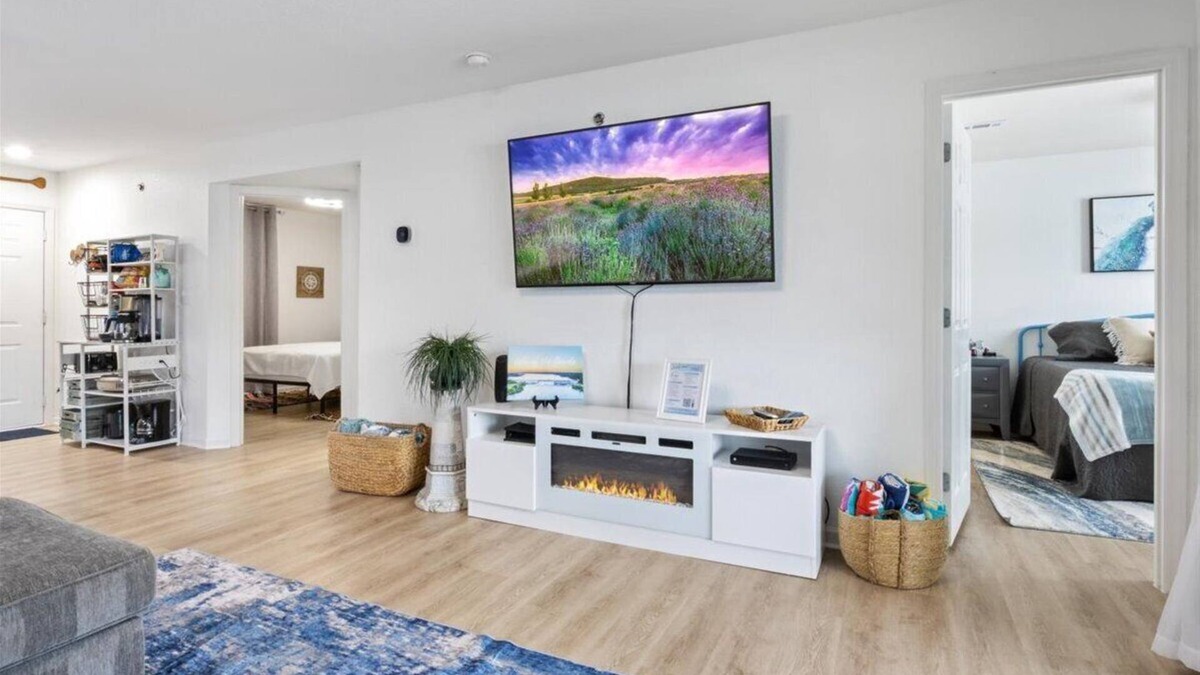 Lakeland Condo | Completely Remodeled@1MM - Early Check In - Late Check Out - Close to the strip