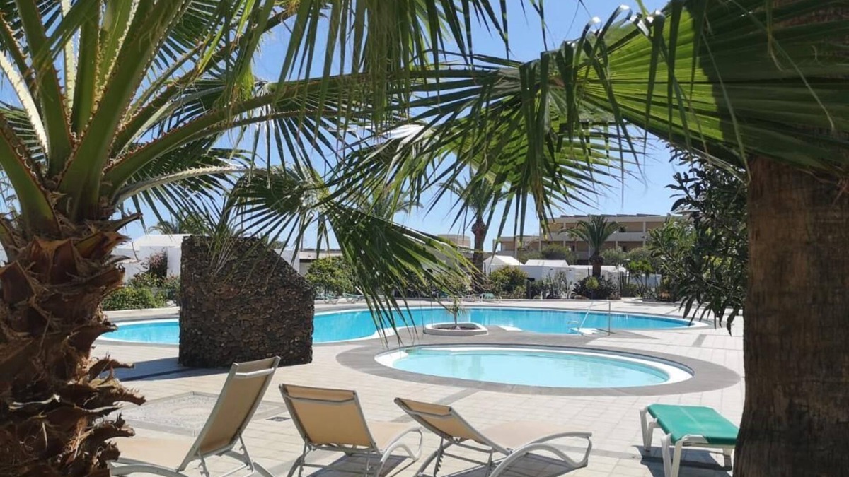 Costa Teguise Apartment | Completely renovated 3min to the beach, Internet TV, Playa Bastian Costa Teguise