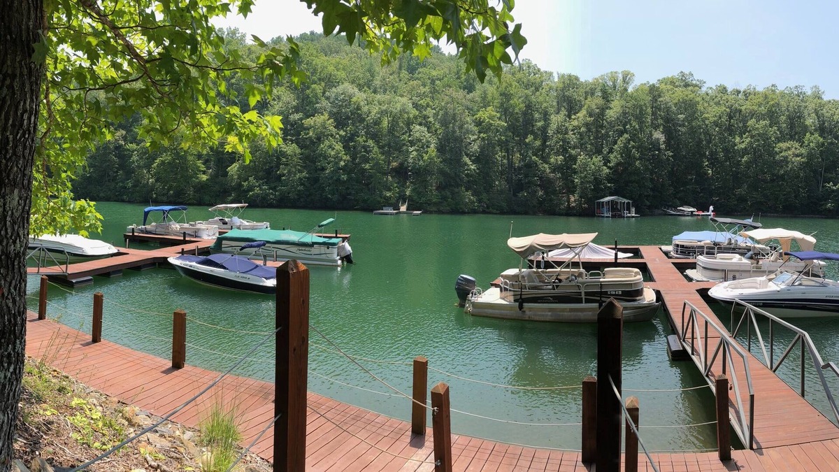 Sunset House | Complimentary boat slip! Affordable 3 Bed House-Pickleball! Close to Clemson!