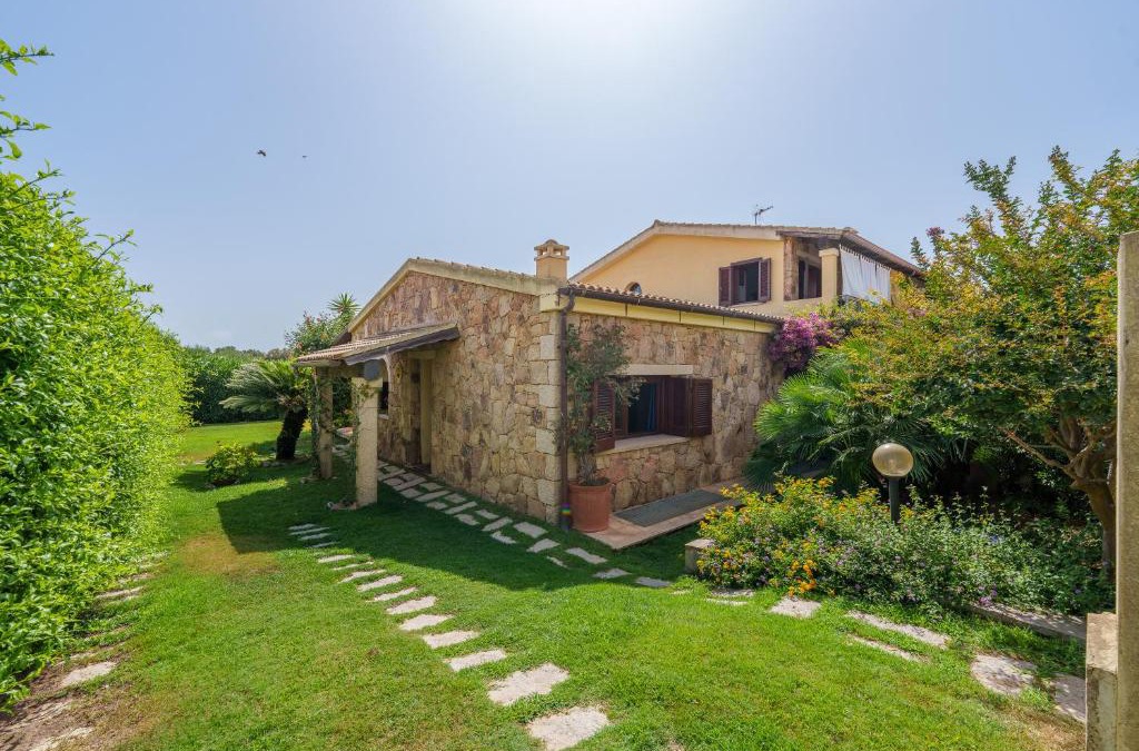 Murta Maria Villa | Con lo sguardo su Tavolara