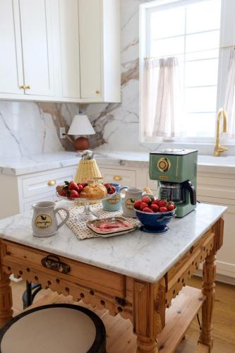 Cannonborough Elliotborough Villa | Concept House Charleston