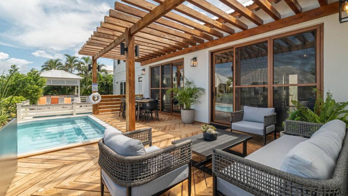 San Pedro Villa | Conch Shell Cottage &The PoolClub@Mahogany Bay