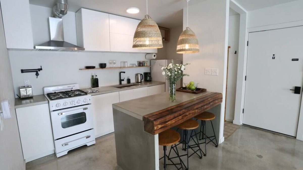 Gainesville Condo | ConCrete Suite 🪨🌿 5 Min Walk to Shands/UF