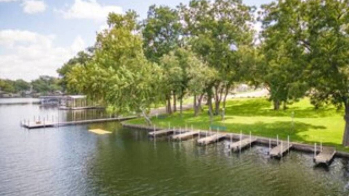 Burnet Condo | Condo 19, Beautiful Lake View
