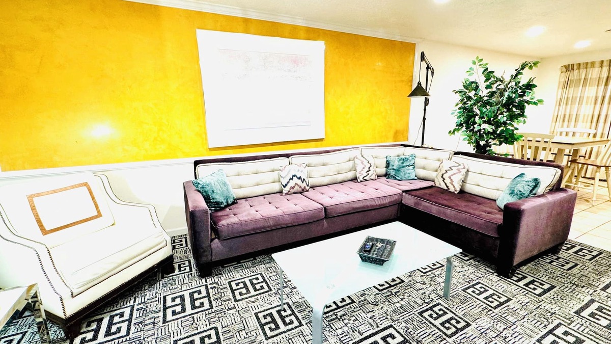 Beverly Green Apartment | Condo,2Bedrooms,Sale,Strip,BOOK,Las Vegas,LVCC,SemaShow,wifi,SALE,pool,CES26