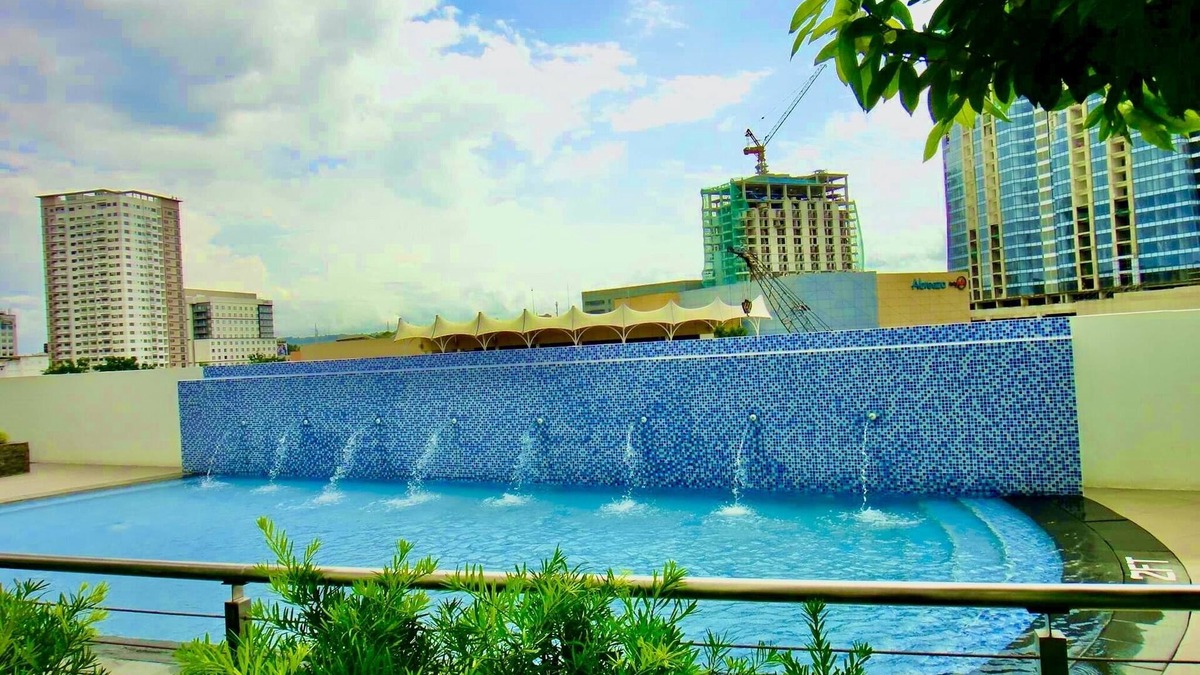 Davao Condo | Condo in Abreezaplace with Wifi and Netflix