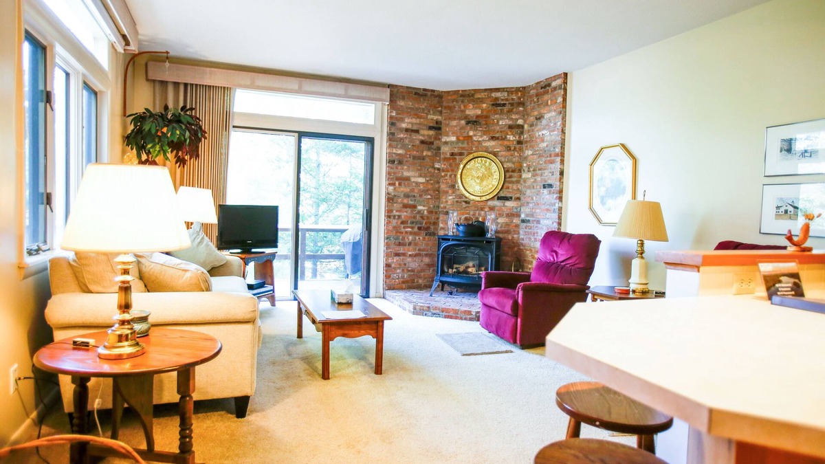 Grantham Condo | Condo in Eastman - Short Walk to Beaches!