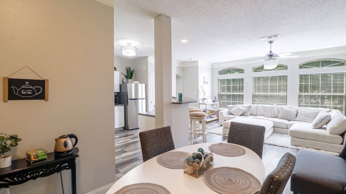 Biloxi Condo | Condo in great location! 2BR, 2BA, sleeps 6, playground, 2 pools, hot tubs, gym.