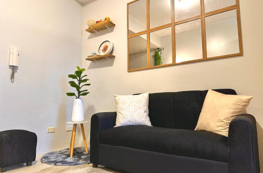 Santo Cristo Apartment | Condo in QC 1br with balcony - Hershey's Crib