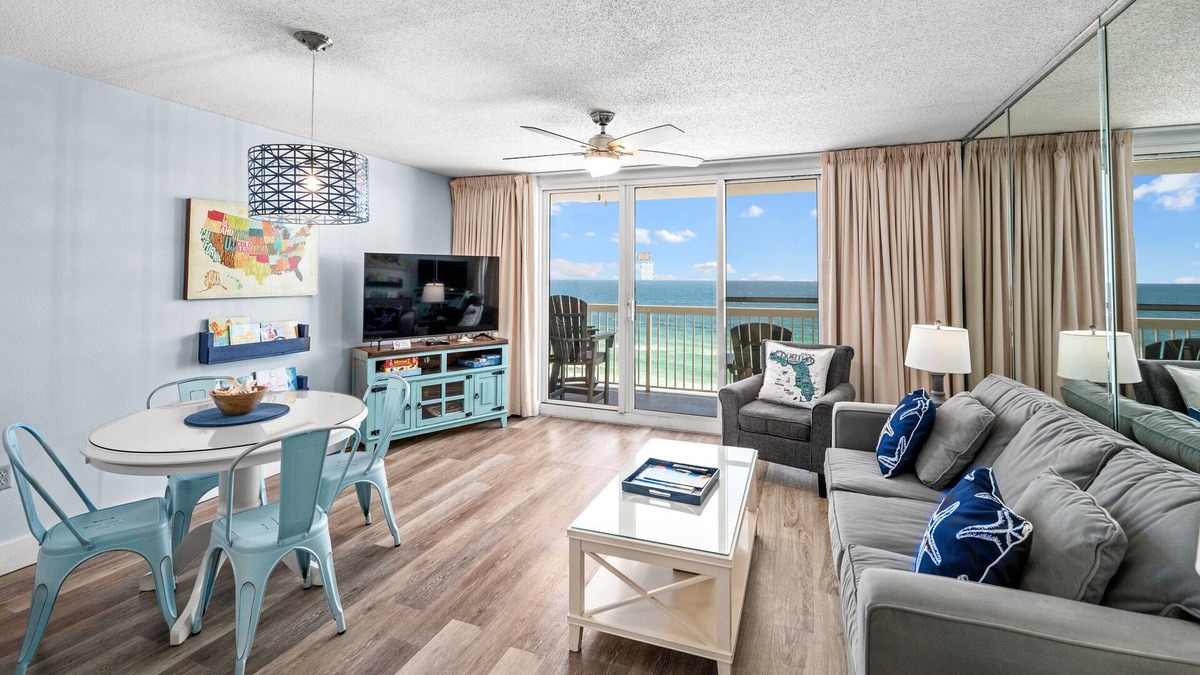 Destin Condo | CONDO IS ON THE BEACH! n 200+ 5-star reviews - Tiki Bar - 3 Pools - 2 Hot Tubs