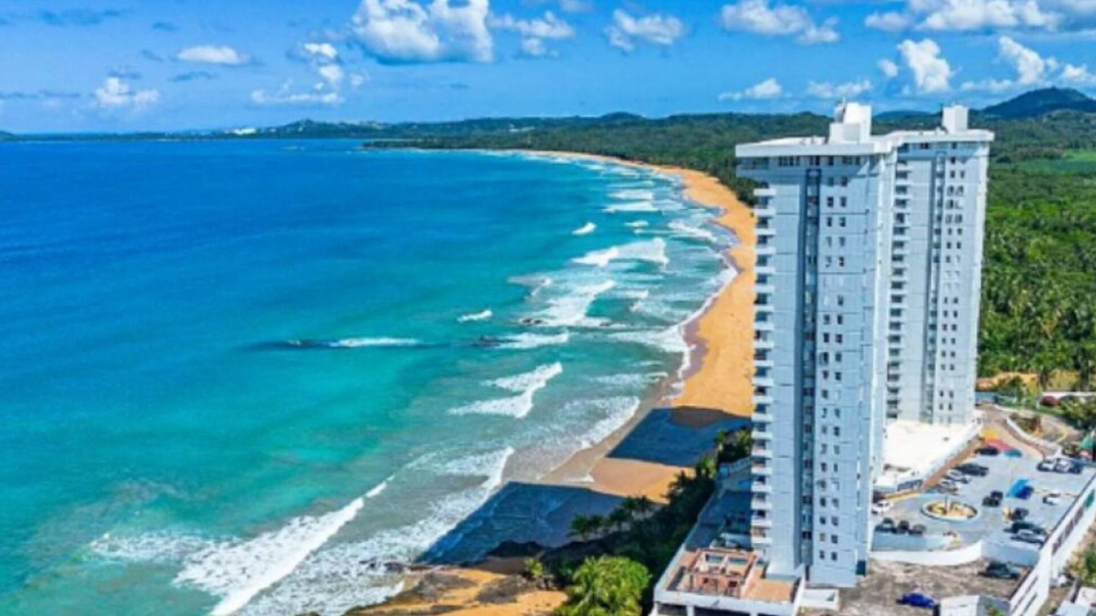 La Pared Condo | Condo Nappa Luquillo Luxury Beachfront Corner Unit Loft W/Balcony On The 17 Fl.