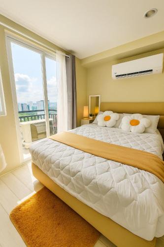 Cebu Apartment | Condo near Ayala Mall Cebu & IT Park - Sea and City View with Balcony