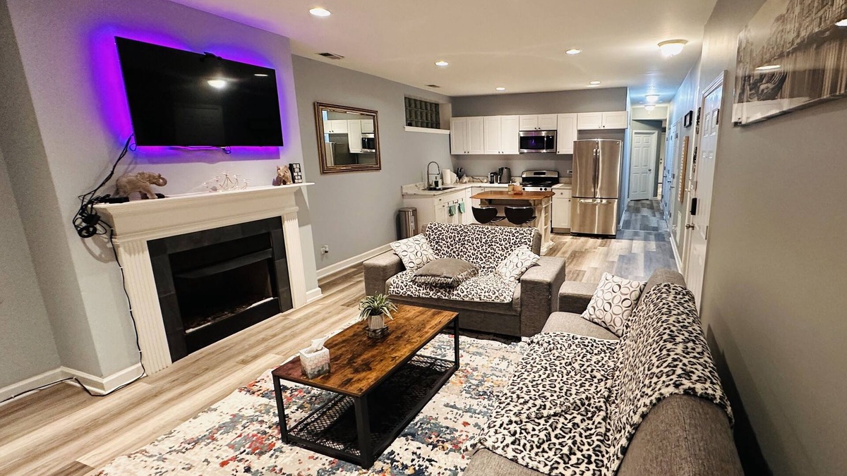 Dunning Condo | Condo Near O'Hare & Downtown - 15 & 25 Min Away