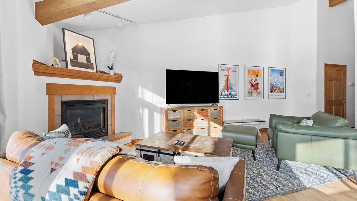 Willow Grove House | Condo Near Ski Resorts w/Stunning Mountain Views & Shared Hot Tub!