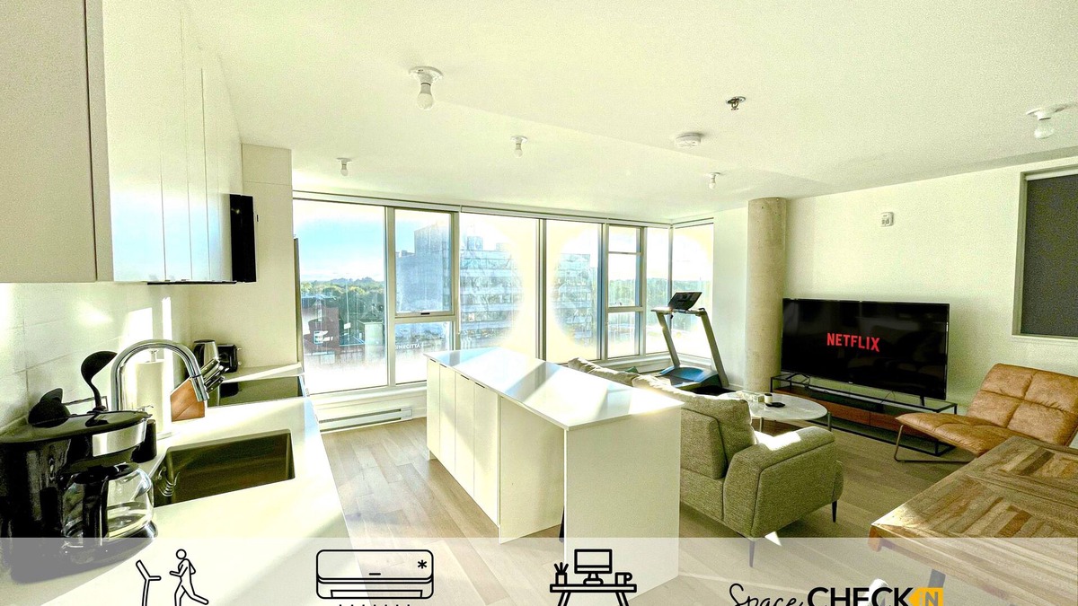 Cote-Des-Neiges—Notre-Dame-De-Grace Apartment | Condo New 5th floor ☼ View & AC ☼ Terrace ☼ Office