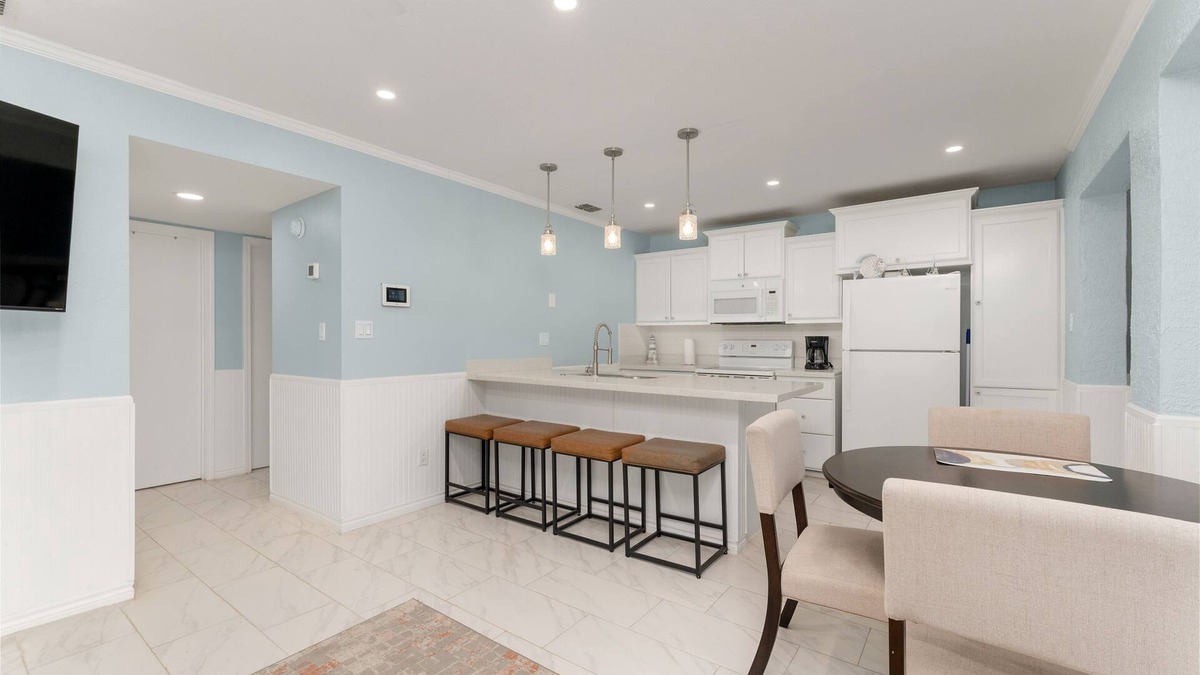 Port Isabel Condo | Condo on the Water/pool, fishing, boatslip, pets.