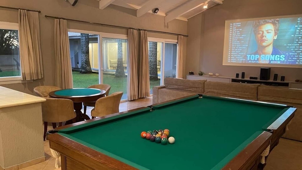 Sao Roque Condo | Condo Porta do Sol with security, single storey house overlooking Morro Saboó