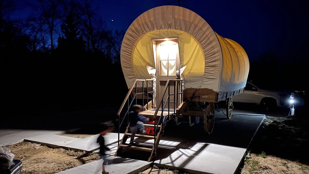 Shreveport Cabin | Conestoga Glamping Wagon overlooking the Soda Lake Wildlife Reserve