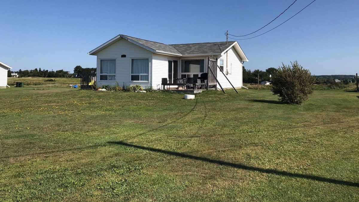 Borden-Carleton Cottage | Confederation Bridge view Cottage open all year