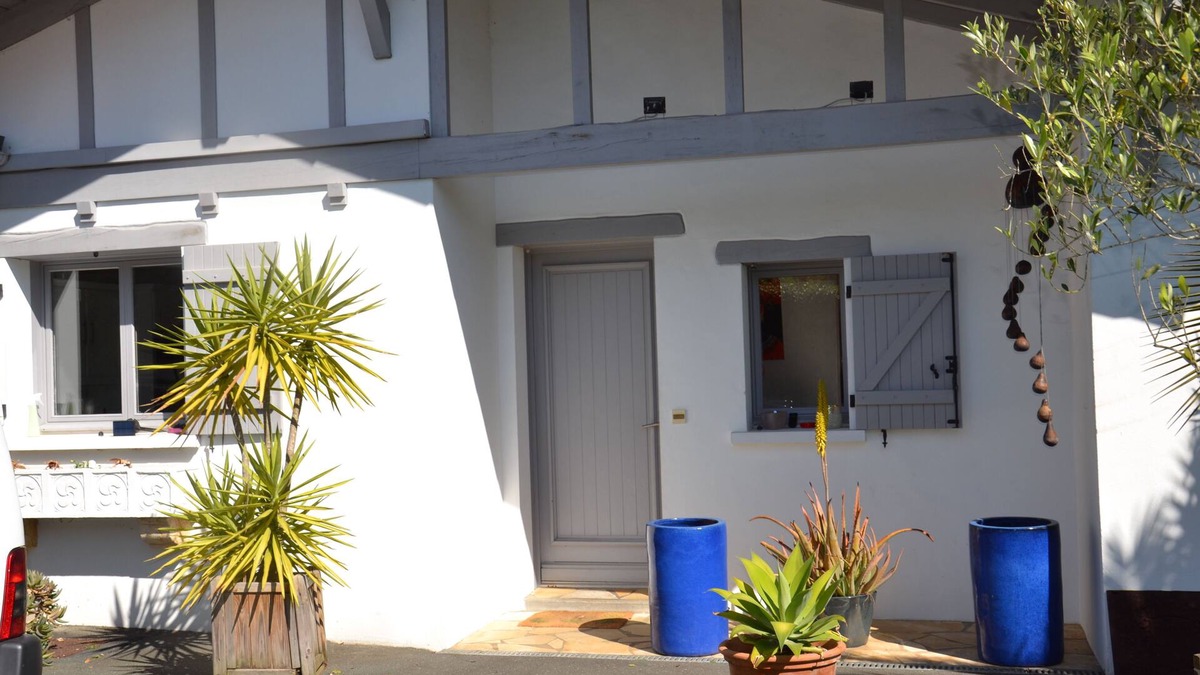 Bayonne House | Confortable Maison Avec Piscine , Proche du Centre de Bayonne, Animaux Acceptés!
