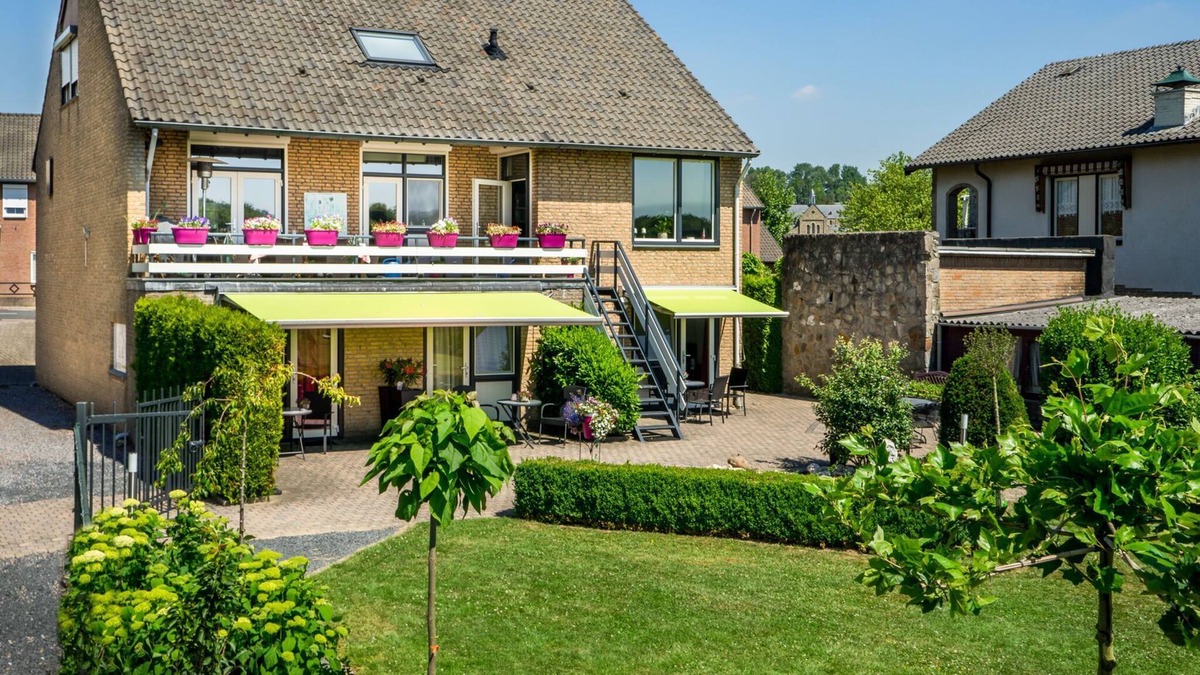 Strucht House | Congenial Holiday Home in Schin op Geul with Garden