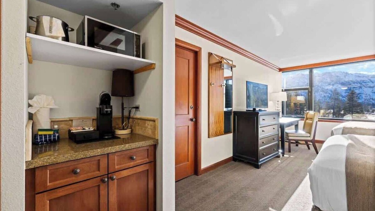 Olympic Valley Hotel | Conrad’s Mountain Retreat 2