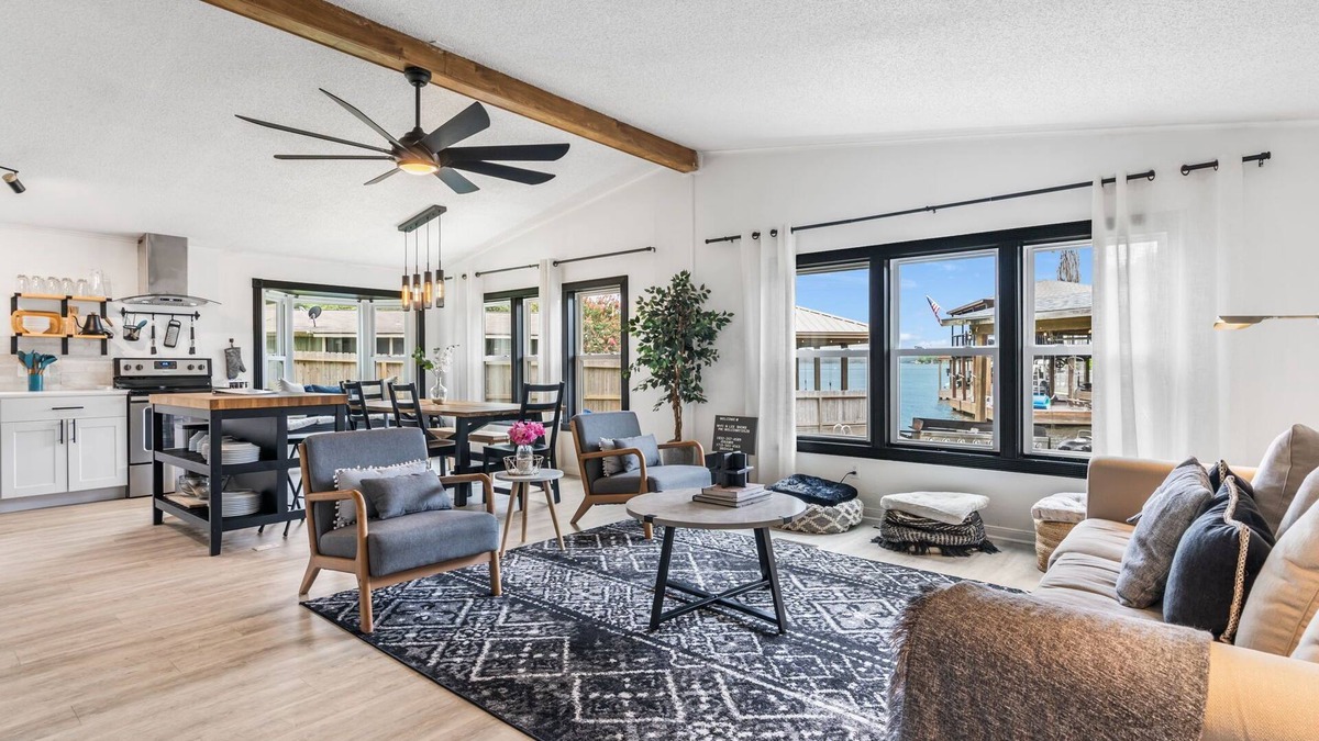 Willis House | Conroe Lakefront Retreat w/boat dock, kayaks, games, wave runner & boat lift
